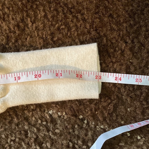 Wilfred White Turtleneck Crop Sweater with Long Sleeves - Picture 12 of 12